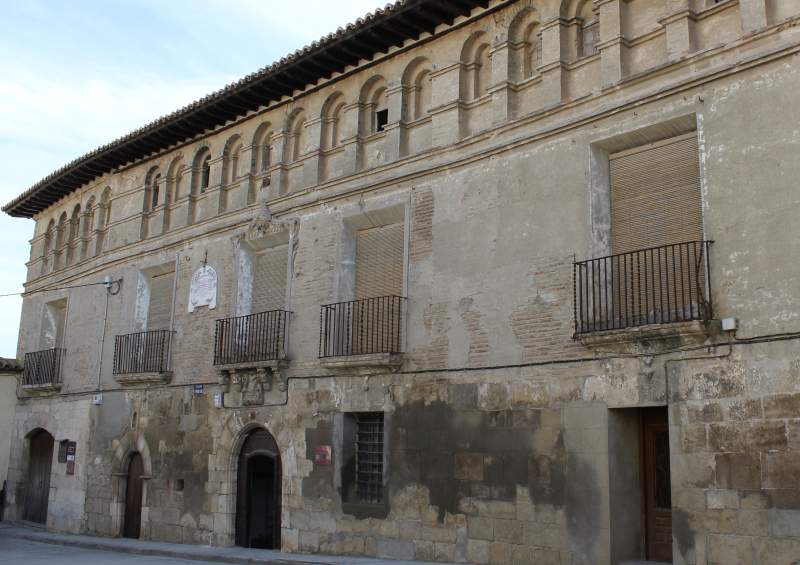 Fonz – Fachada del Palacio de Valdeolivos