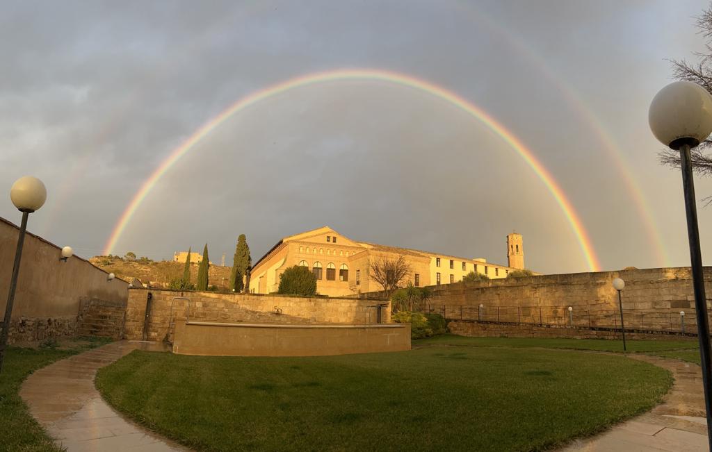 Monasterio de Rueda con arco iris – Gheorge Stanica