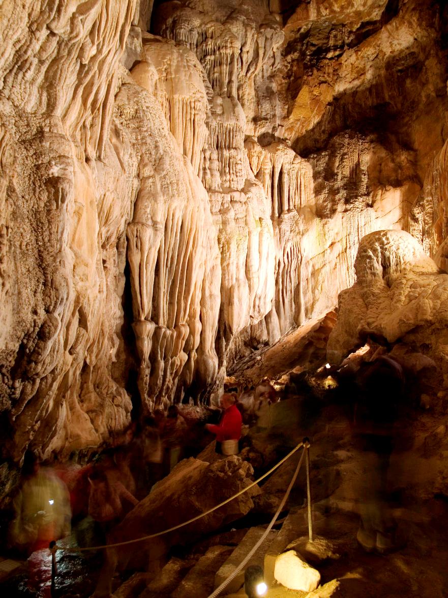 Cueva de las Güixas de Villanúa